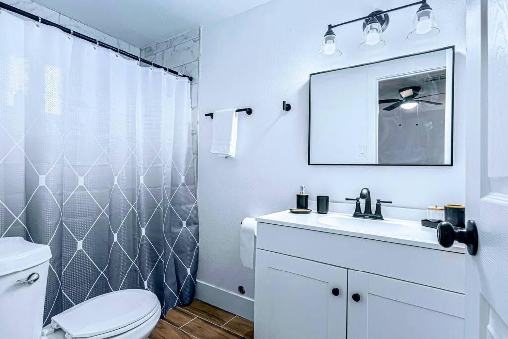 Phoenix Retreat - 1 Bedroom King Suite With 2 Smart Tvs - 10 Min From Airp - Unit B Exterior foto